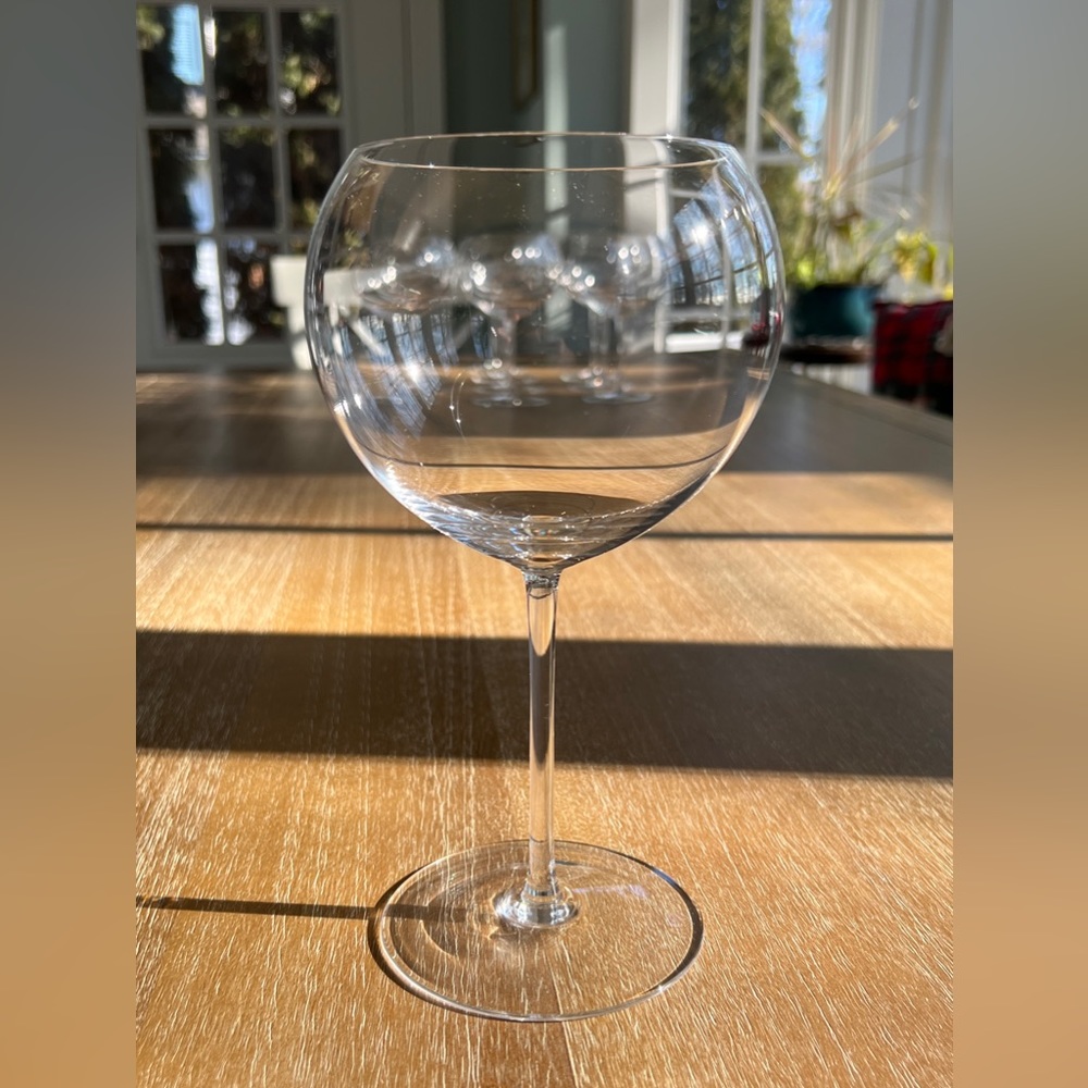 Pottery Barn clear wine glasses with stem. Set of 12.